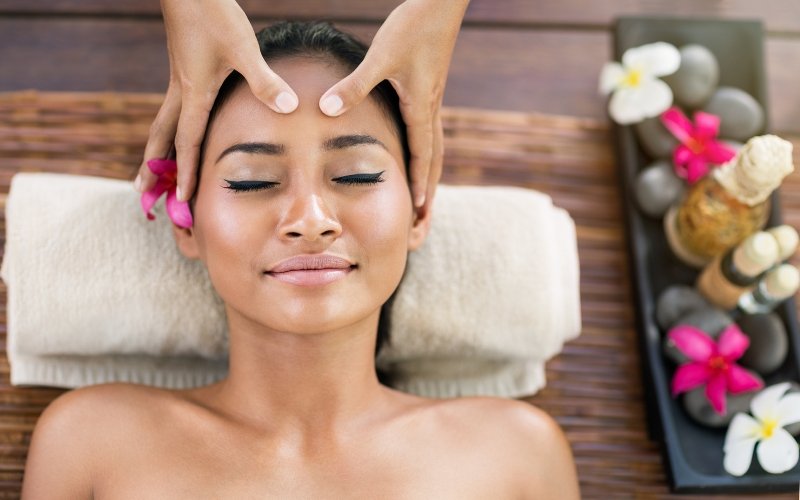 Know The Lesser-Known Wonders of Ayurvedic Face Massage - Blue Nectar Ayurved